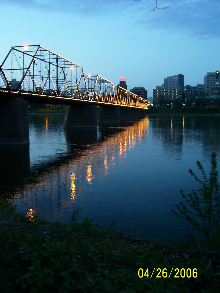 Walnut St Bridge from City Island by AscottW