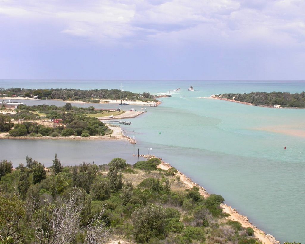 Lakes Entrance by mahayes