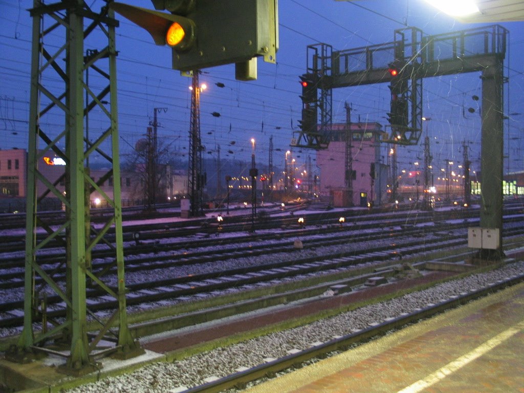 Koln-Hansaring commuter train station by tramrunner