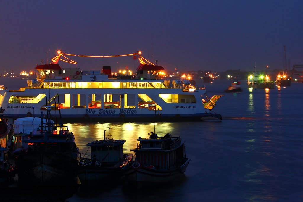 Saat Membiru Blue Hour by nizar kauzar