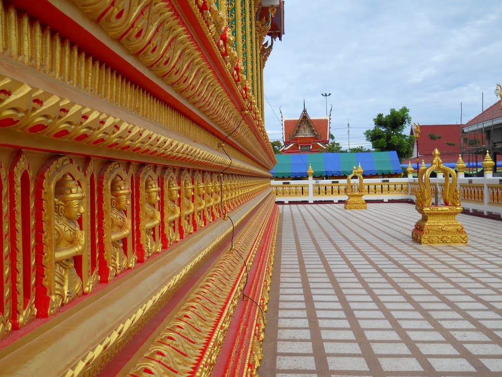 The Gallery around the Temple at Wat Nong Yai by pr8ngkiet