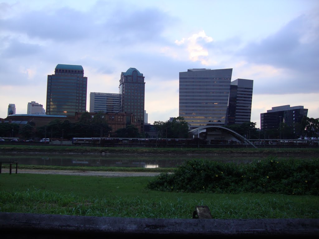 Marginal Pinheiros, Estação Morumbi by NosTresTorres