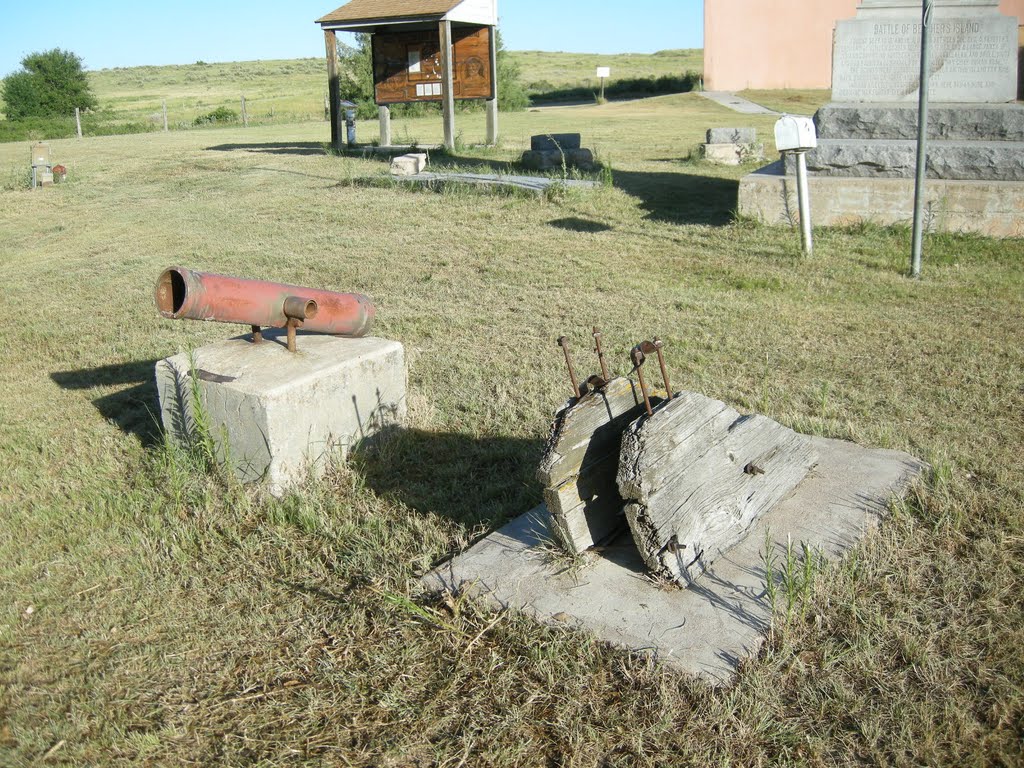 Fake cannon and authentic (?) gun carriage - July 2010 by MaxFarrar