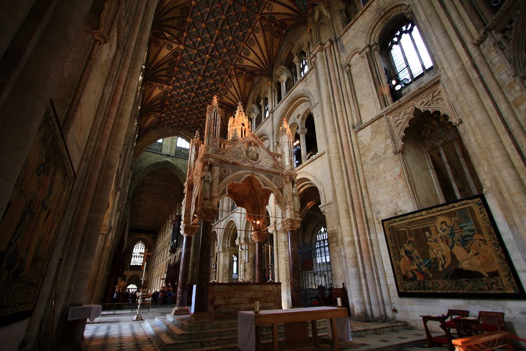 Back View of Sanctuary, Peterborough Cathedral by 陳建昌  Chien-Chang Chen