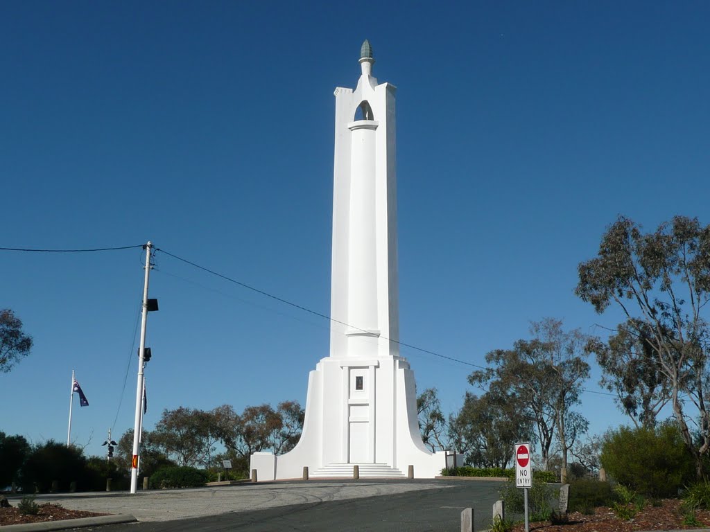 Monument Hill War Memorial by Goldfish