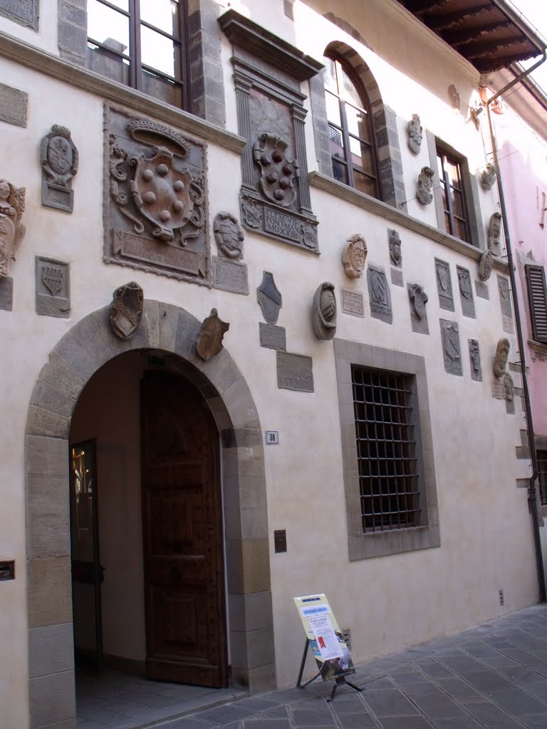 Bagno di Romagna (FC) - Ingresso al Palazzo del Capitano (21/07/2010) by esse est reminisci (SAVE PANORAMIO)