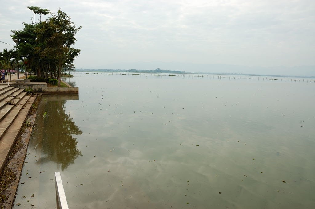 Stop an einem Süßwassersee by khopan