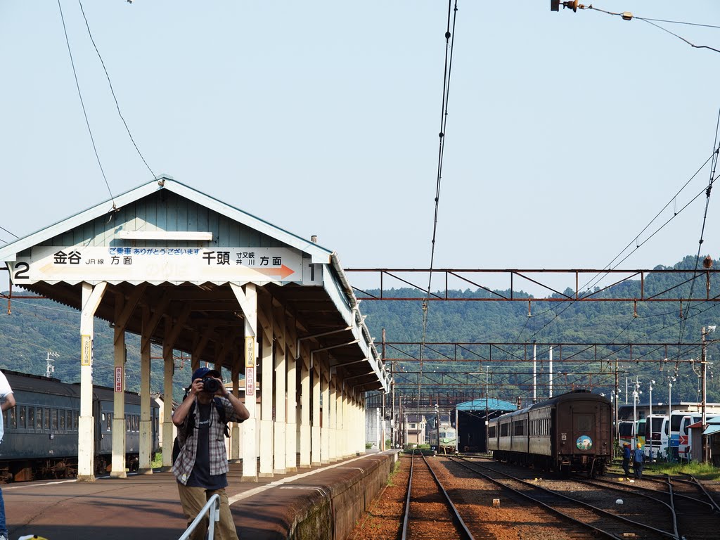 大井川鉄道・新金谷駅構内 (Shin Kanaya Station, Ōigawa Railway) by Syncopated_Frog