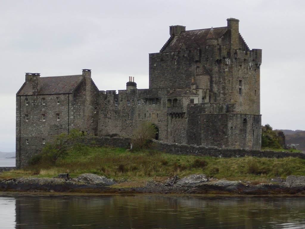 Eilean Donan Castle by skubic