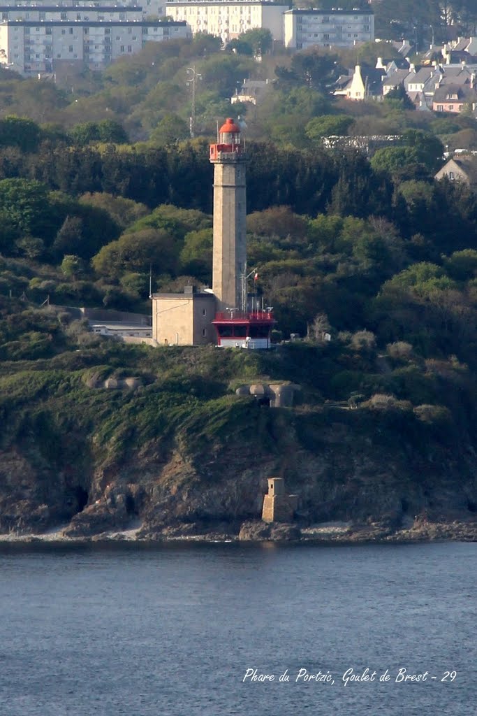 Goulet de Brest, phare de Portzic - 29 by lorcas