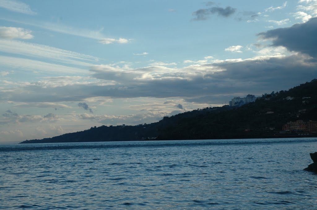 Santa Tecla: il mare di pomeriggio. by Melina Fallica