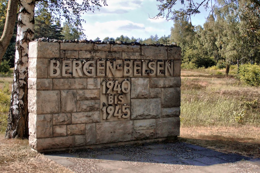 Bergen Belsen, im Eingangsbereich by Don111