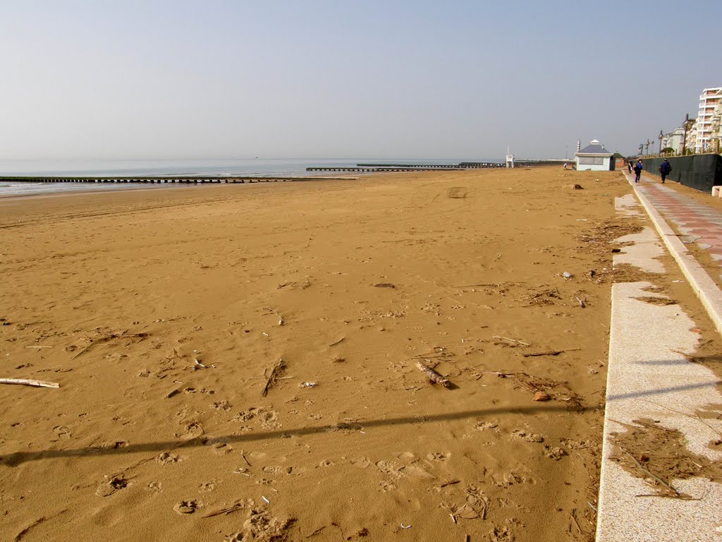 Shore of lido di jesolo by Bora Arasan