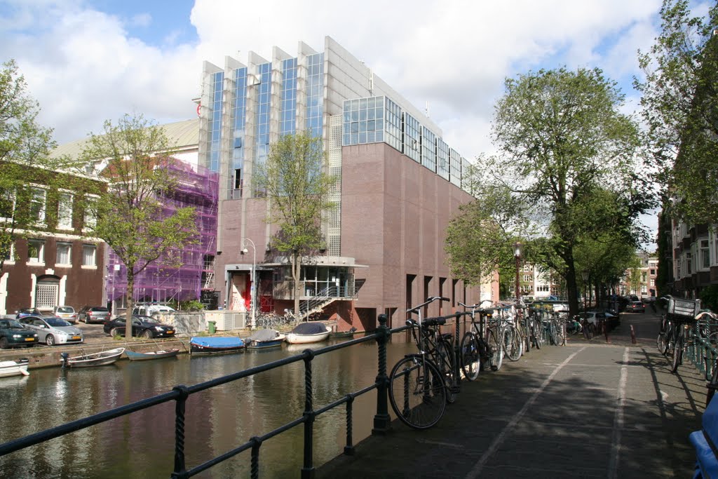 Koninklijk Theater Carre vanaf de Nieuwe Achtergracht, Amsterdam. by Carl030nl