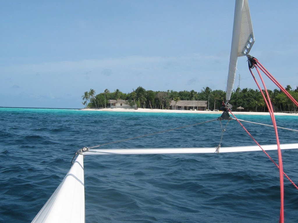 Segeln vor Reethi Beach by Jimmycde