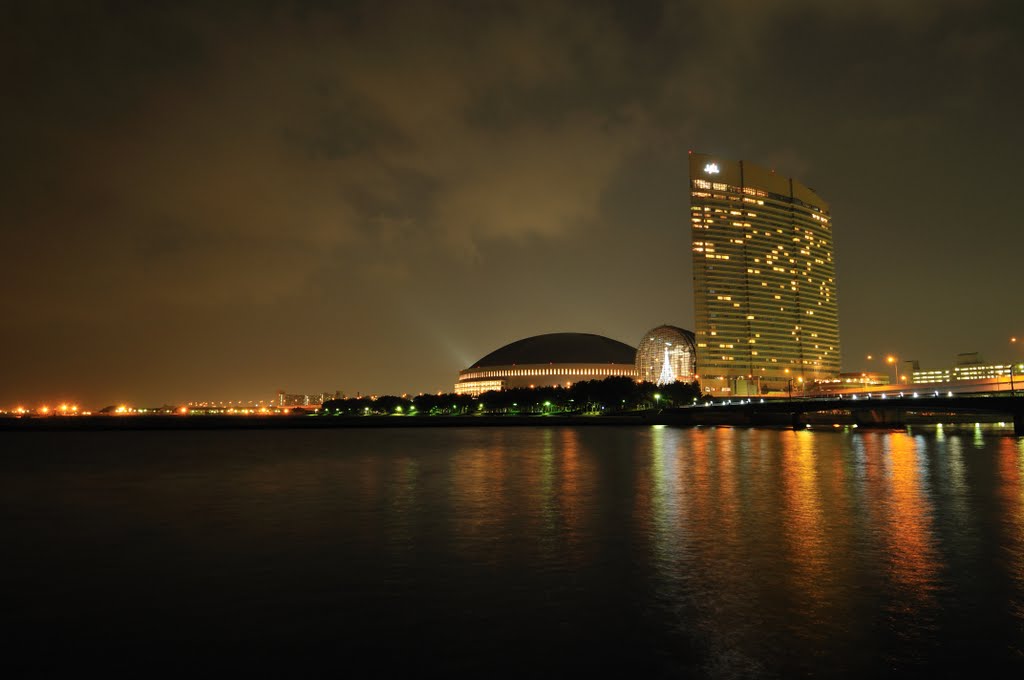 百道浜の夜景 Night View at Momochi Beach by teddybomber