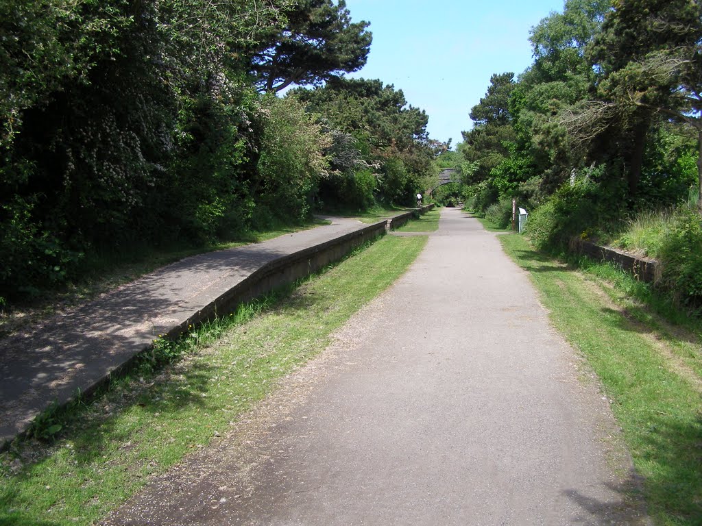 Closed Railway - Hooton - West Kirby - Thurstaston Station by Howard C. Harrison