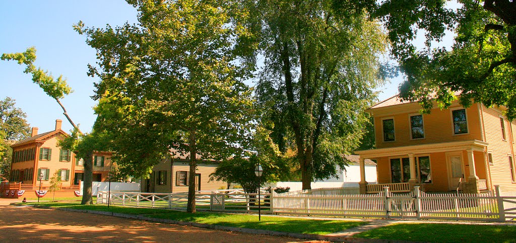 House of Abraham Lincoln (far left) at Springfield, IL by donvigo