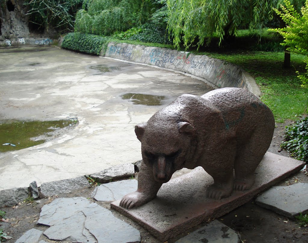 Пловдив-Мечката в Централната градина,Plovdiv-Bear - the Central Garden by Ivcho