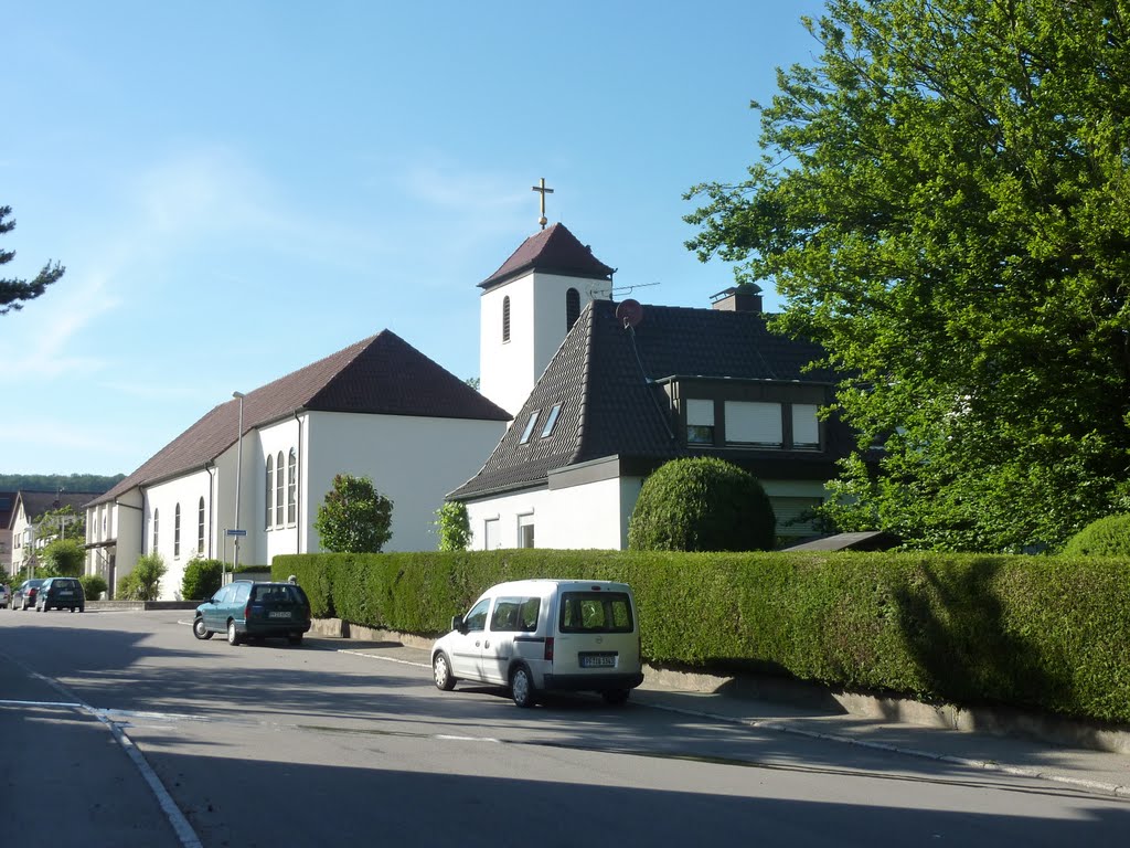 Die katholische Kirche von der Ecke Berg- und Birkenstraße by Panzerknacker