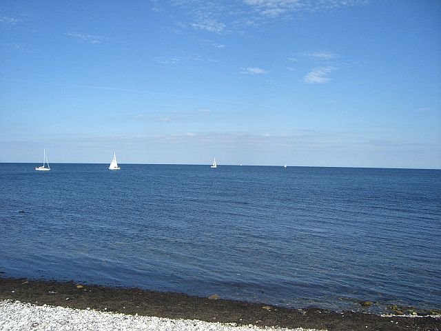 Küste Unterhalb vom Leuchtturm by olliwetty