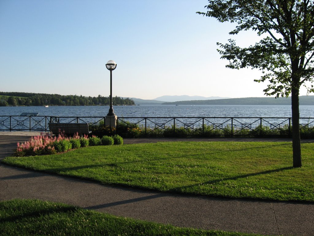 Parc des Vétérans, Lac-Mégantic by Bog