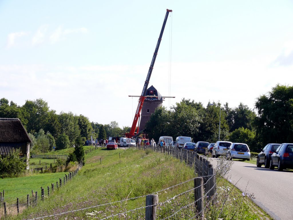 Plaatsen kap op molen van Maasbommel by mbergers