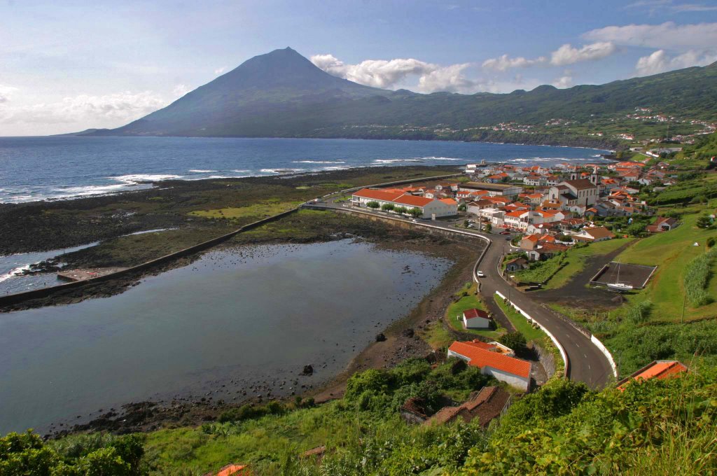 Lajes do Pico by Mário Nelson