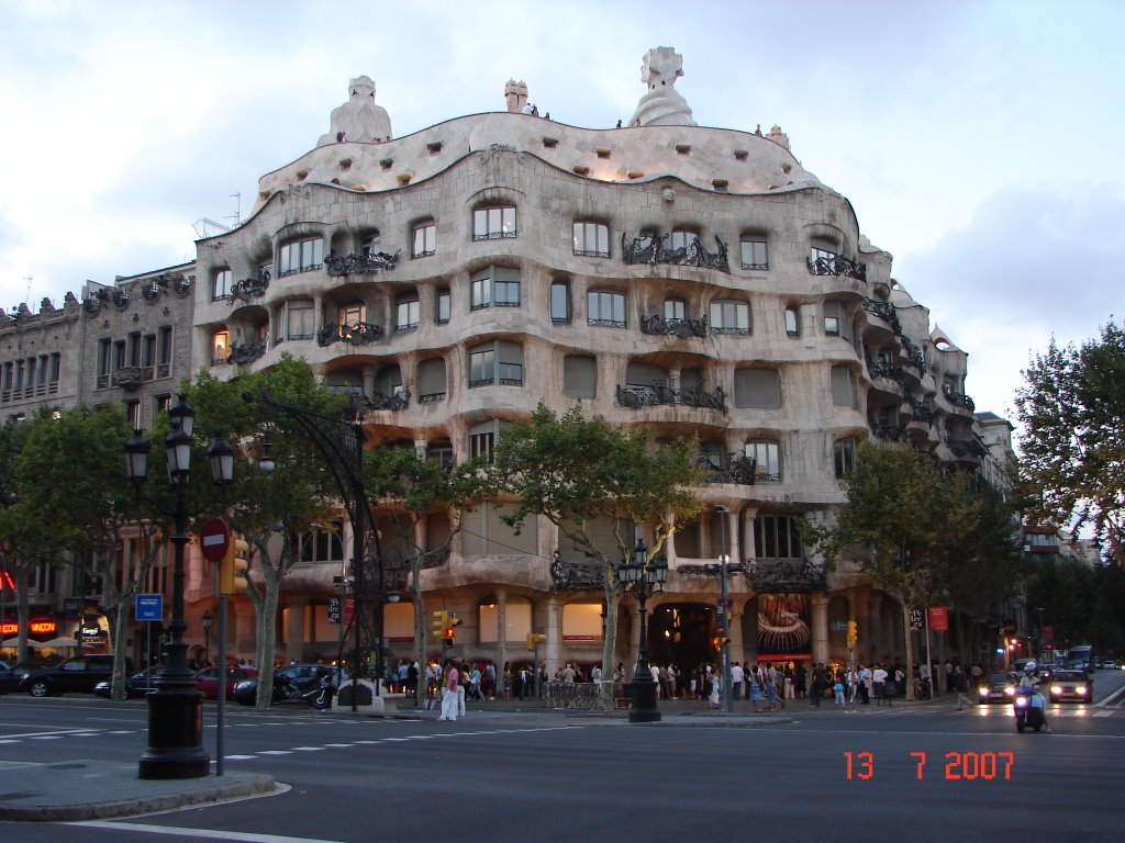 Casa Millà (La Pedrera) - Barcelona - Obra de Gaudí by Samuel Hermanson