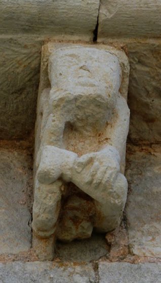 Canecillo en la Iglesia de la Asunción en Pison de Castrejon by jetxea