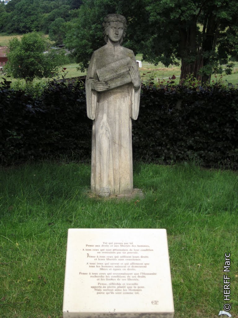 Polleur: Kriegsdenkmal by Wandern in Ostbelgien