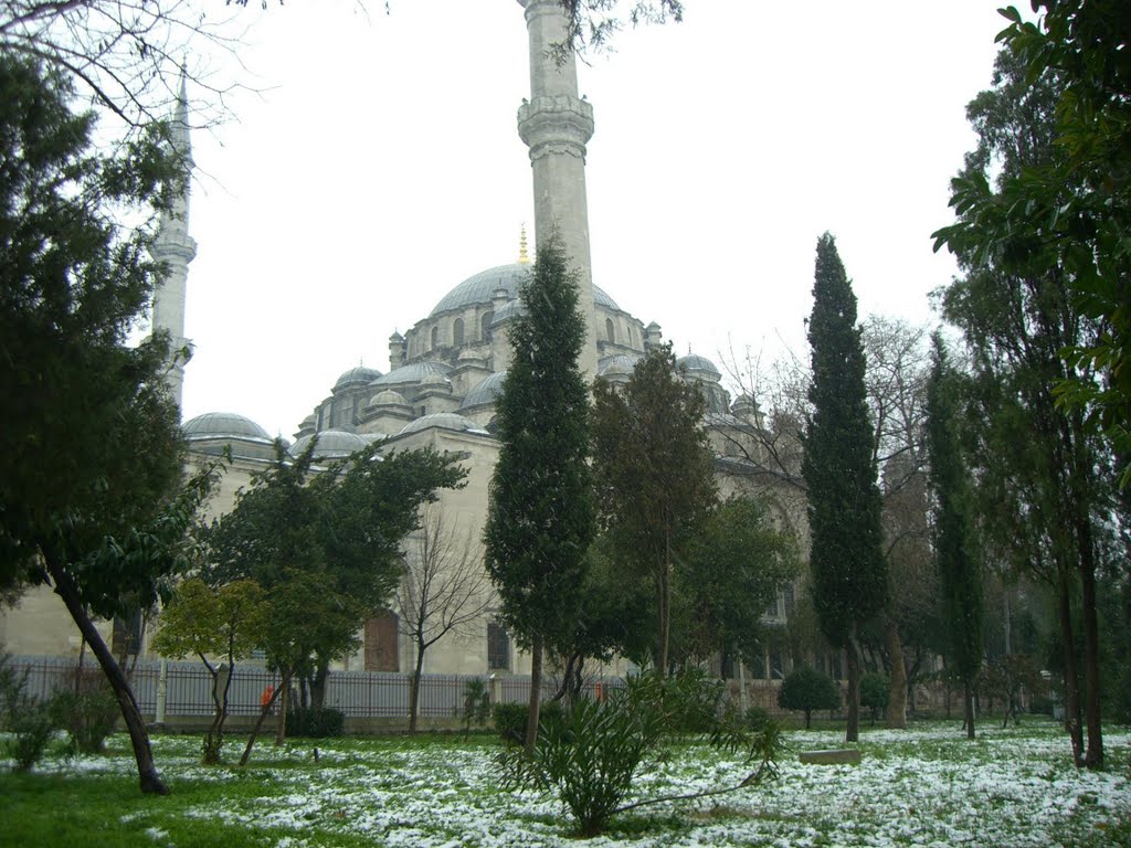 Fatih Mosque by hamzars