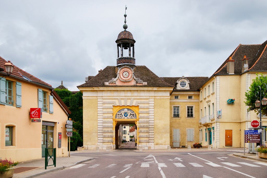 Givry en Bourgogne - Porte de la Ville by Henry Imbert