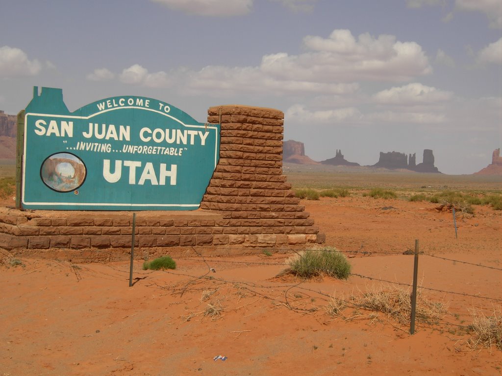 Arizona/Utah Border by Dietmar Weiland