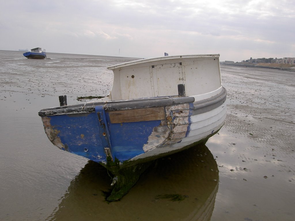 Shoeburyness Beach - Pict09, Aug'06. by Bong$L1coS