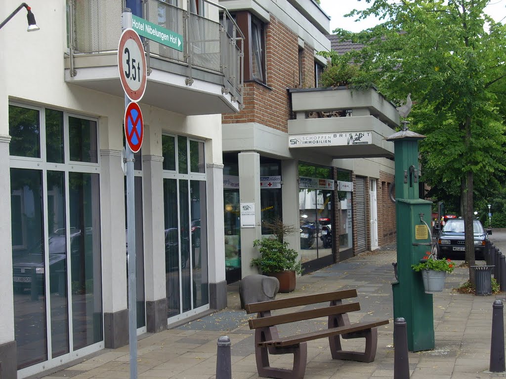 H©) July 2010 / Innenstadt von Xanten / Häuser und Straßen 9 by Hannes Th.