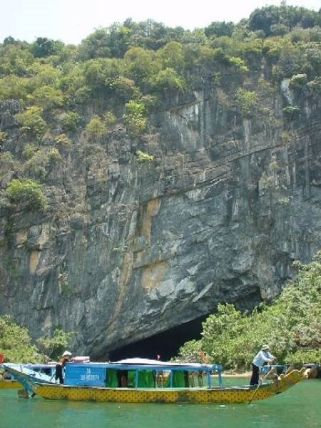 Phong Nha Dong by Kenichi Iwase