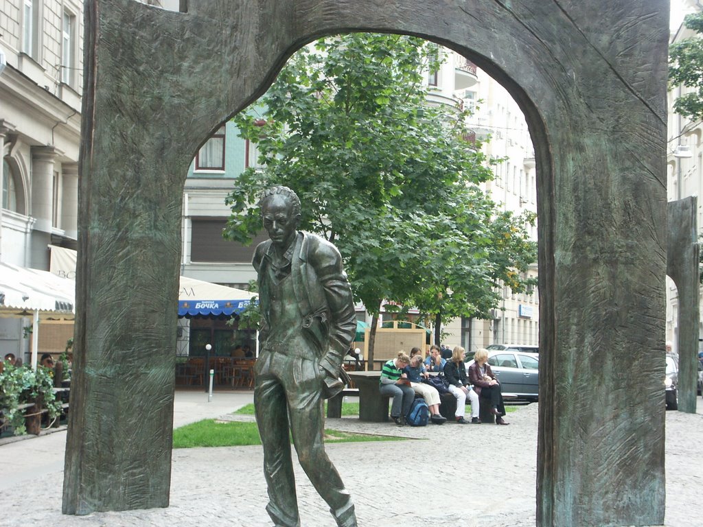 statue in Arbat by peter sanger