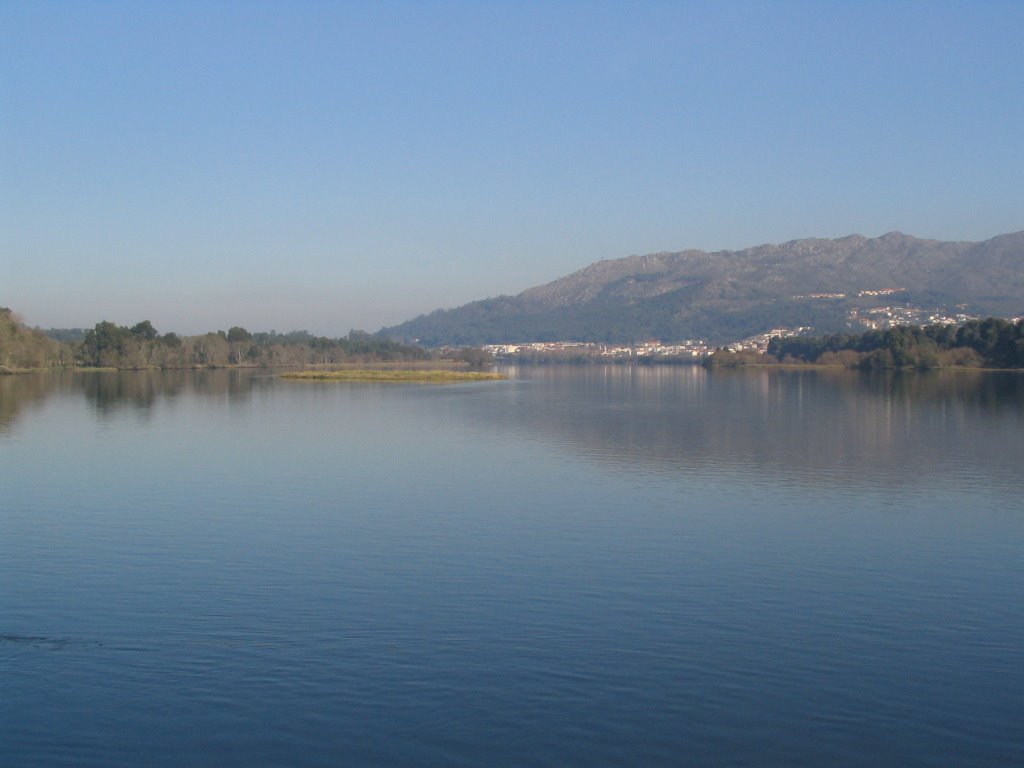 Rio Miño y Vilanova de Cerveira vista desde A Pedra (As Eiras) by A.G.P