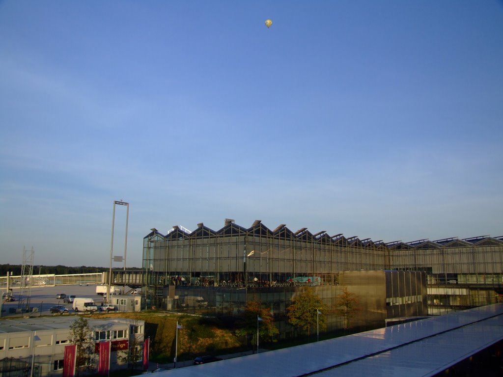 Airport CGN Terminal 22 by airandy