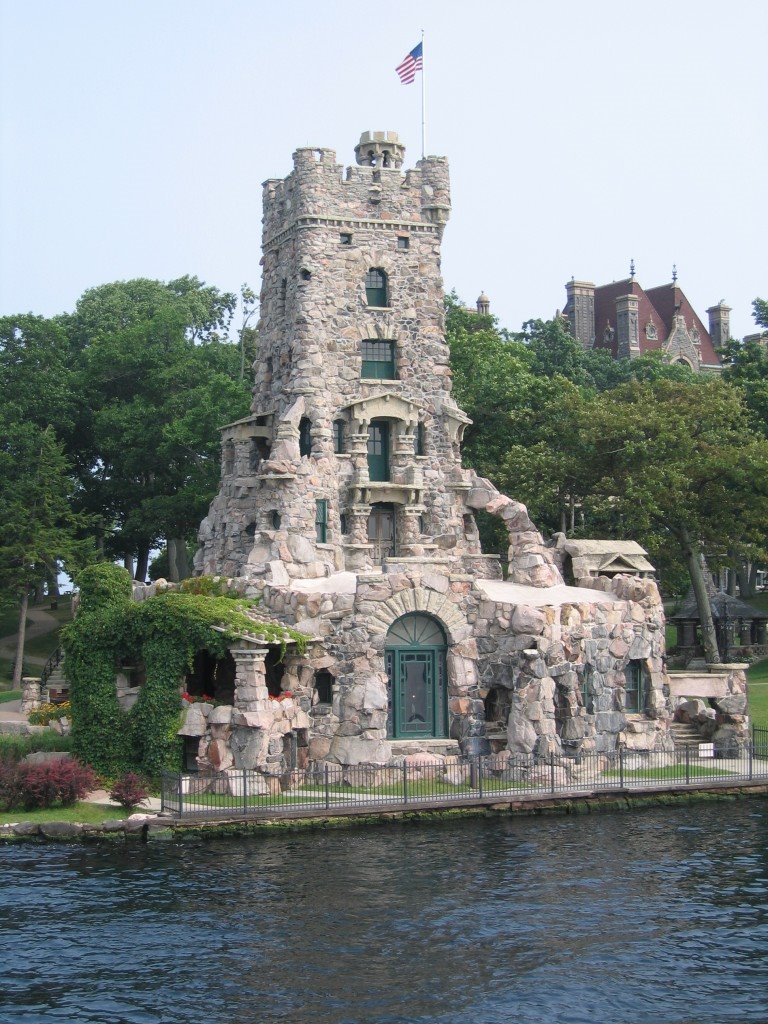 1000 Islands, Boldt Castle, Canada-USA border by drmarcdupuis