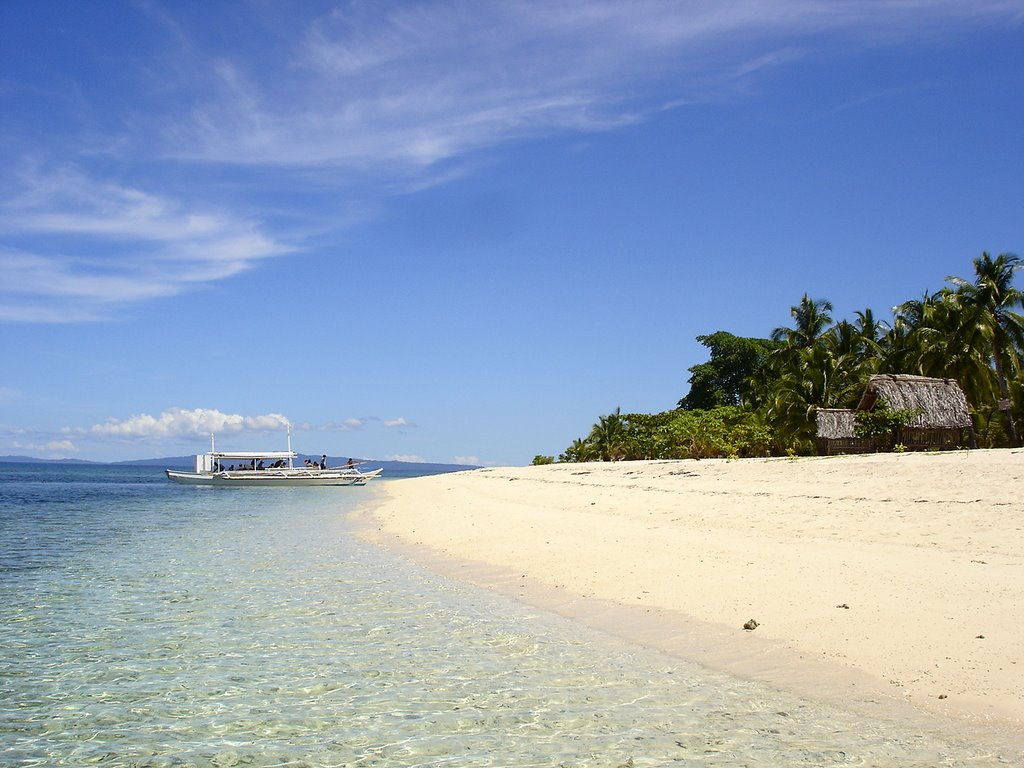 Digyo Island, Quatro Islas, Hindang, Leyte by ranarc