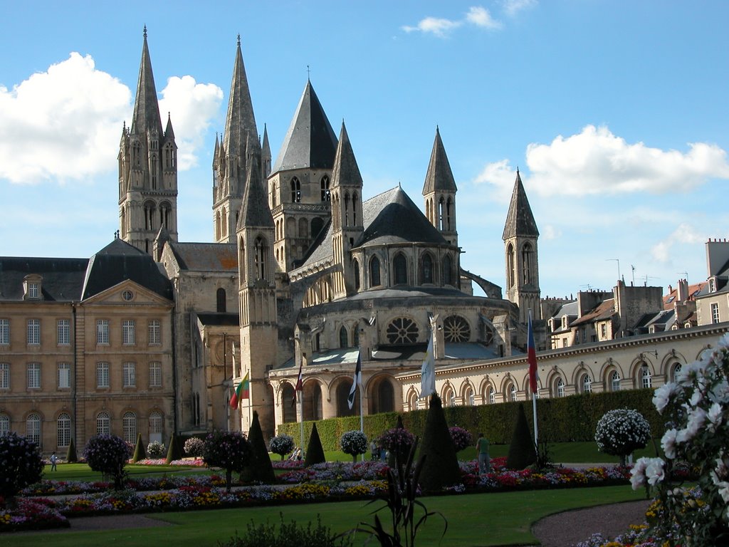 Abbaye aux Hommes et Église abbatiale St-Étienne Caen, août 2005 by BRufiange