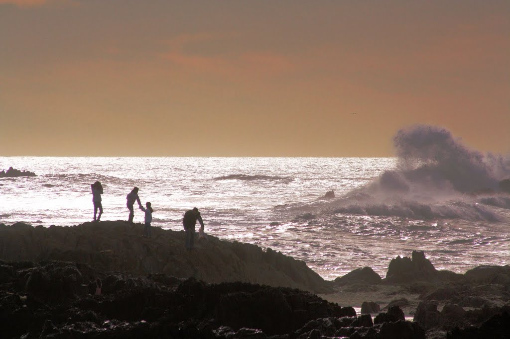 Late afternoon at Bloubergstrand by Henri Cloete