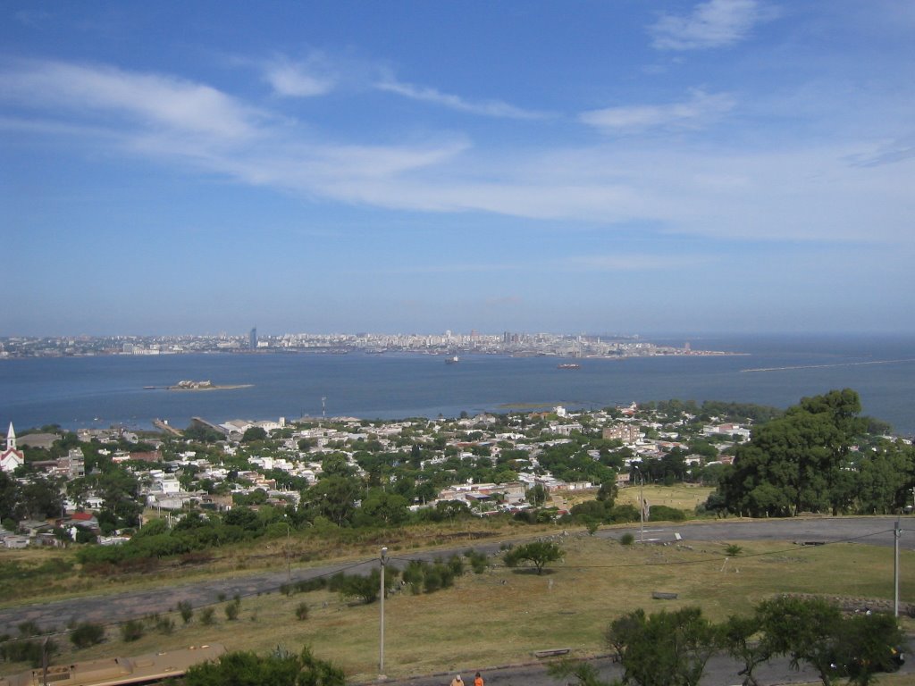 Montevidéu - Vista da Fortaleza del Cerro by Rafael Ballan