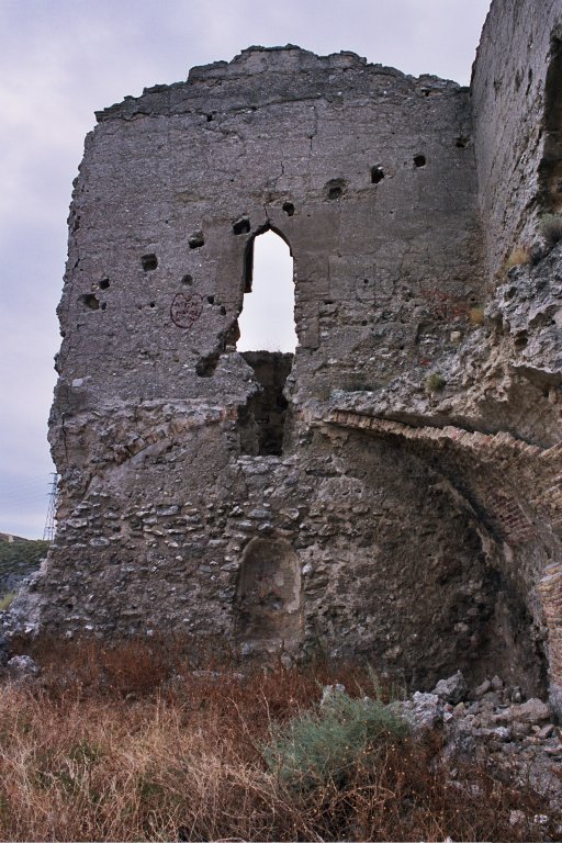 Castillo de Miranda. Torre, bóveda y hornacina by RuSolera