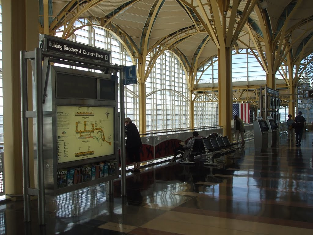 Washington DC, Blick in die obere Etage des nationalen Flugplatzes, 7. Mai 2010 by Wolfgang Hanko