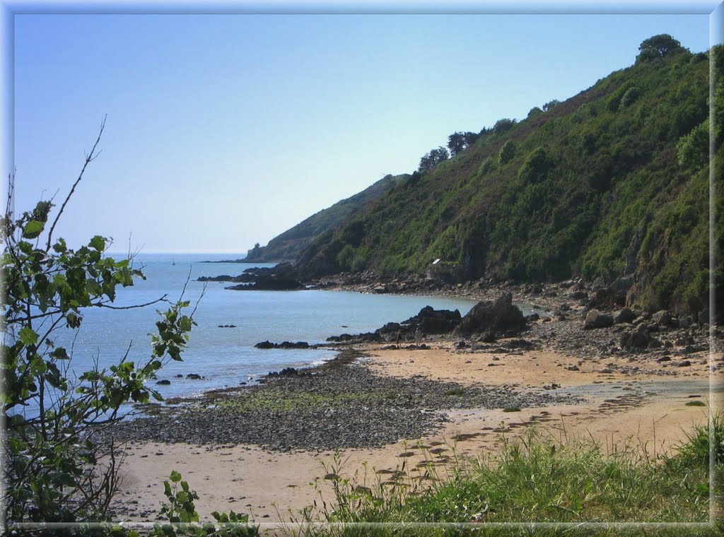 La plage et les falaises de Champeaux by Christa1004