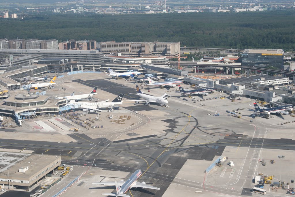 Flughafen Frankfurt am Main by Michele Canonico