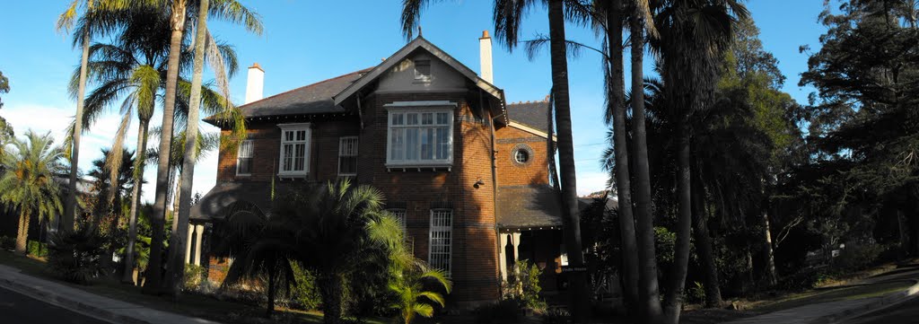 A house on Pacific Highway at Wahroonga by Peter Ko